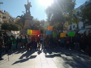 Manifestació del 9 d'abril a Vara de Rei contra els lloguers abusius i pel dret a un habitatge digne. PAH Eivissa.